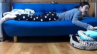 Korean Webcam Model'S Unexpected Encounter During Solo Session