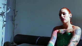 Melissa Receives Foot Worship From Her Trainer, Silvia Rubi